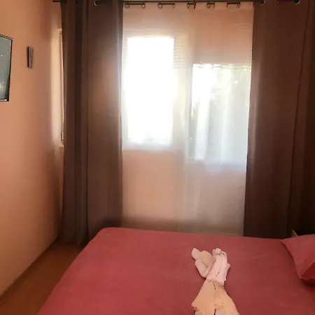 Vila Omi *